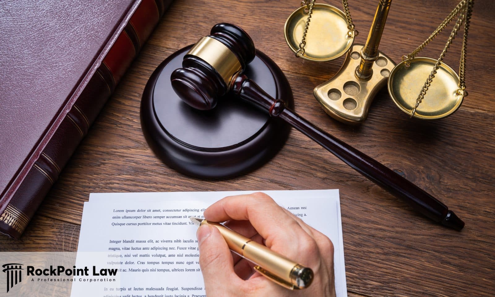 Legal documents, judge's gavel, and scales of justice representing the Florida Lemon Law claim process.