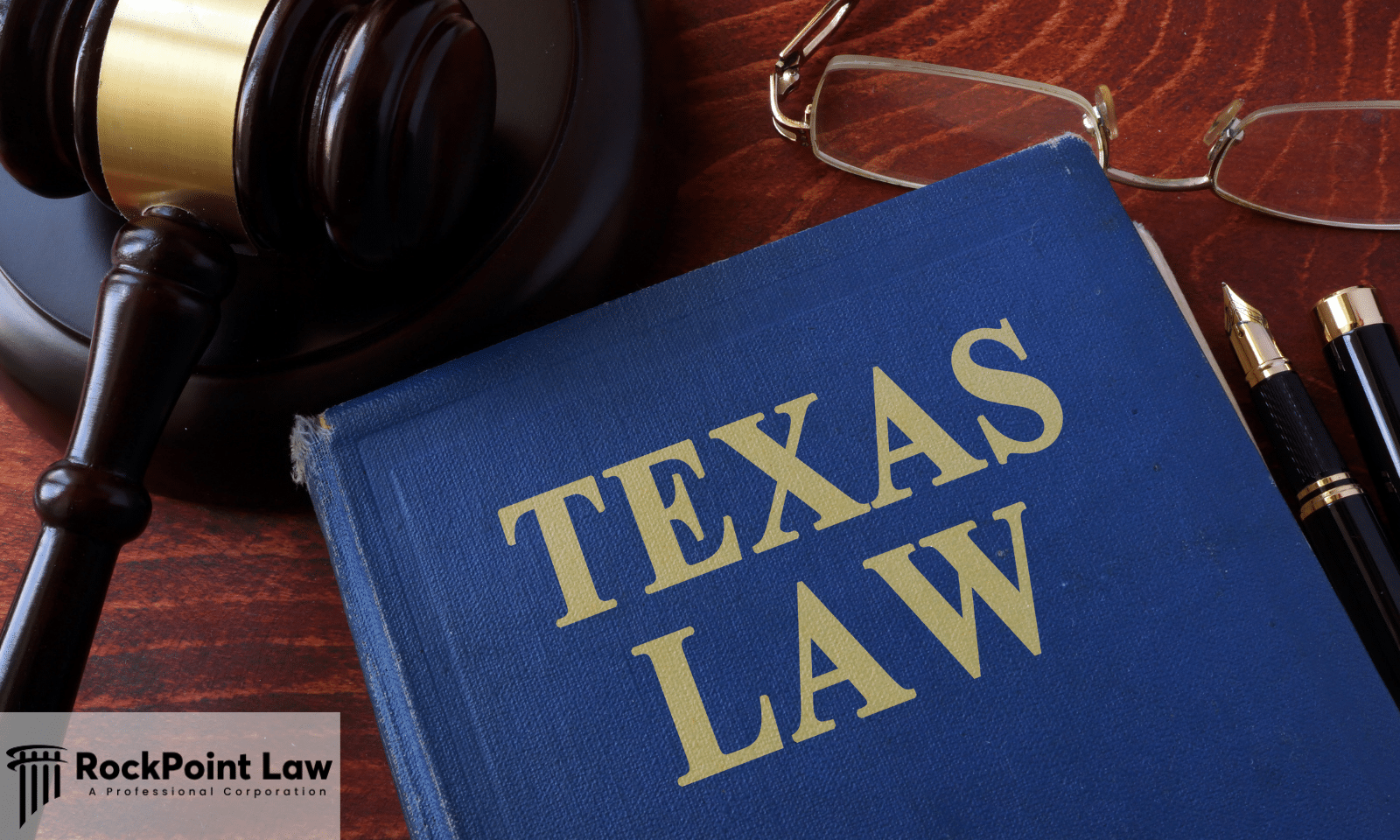 Texas law book with a judge's gavel and legal documents representing Texas lemon law claims