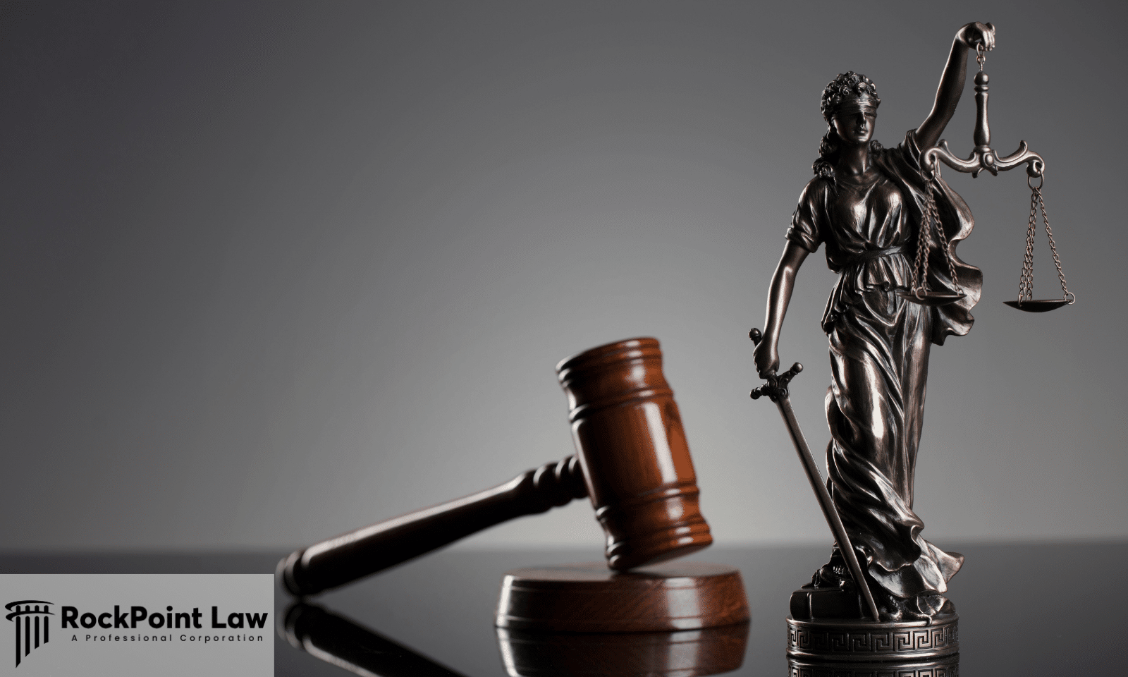 Judge's gavel and Lady Justice statue symbolizing legal rights and consumer protection under Lemon Laws.